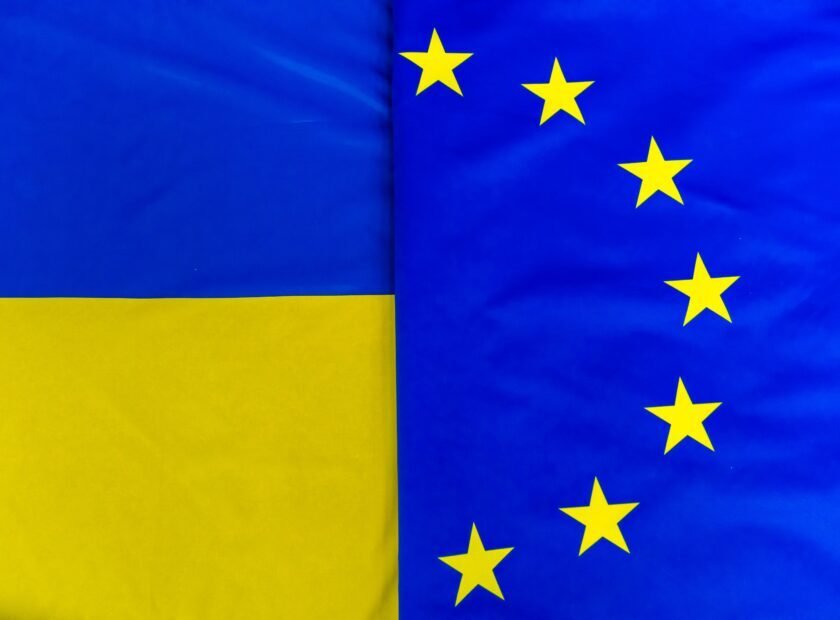 EP-127136A_flags-EU-Ukraine